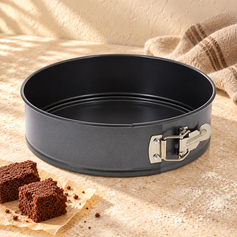 Moule à manqué démontable 24 cm de De Buyer, mise en situation en pâtisserie