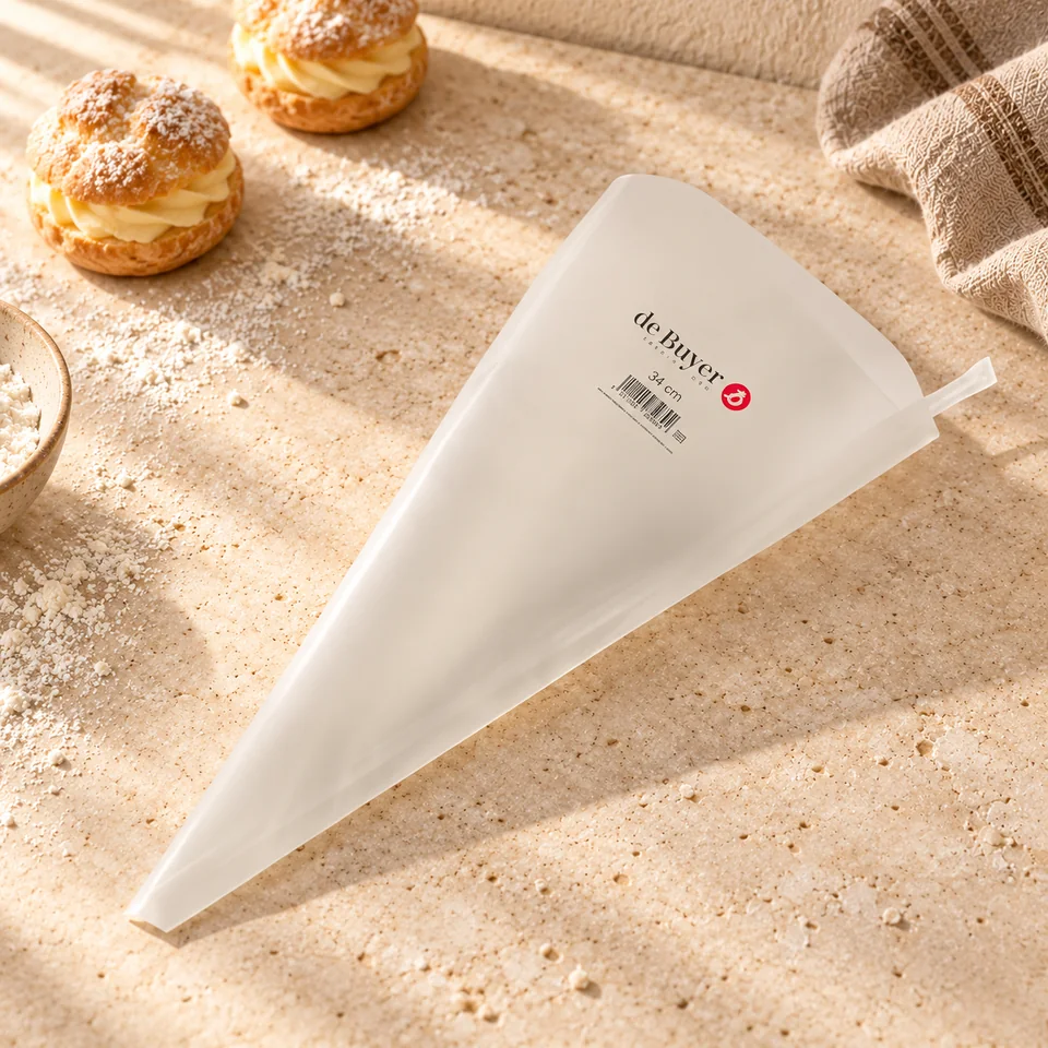 Poche pâtissière réutilisable 34 cm de De Buyer, mise en situation en pâtisserie