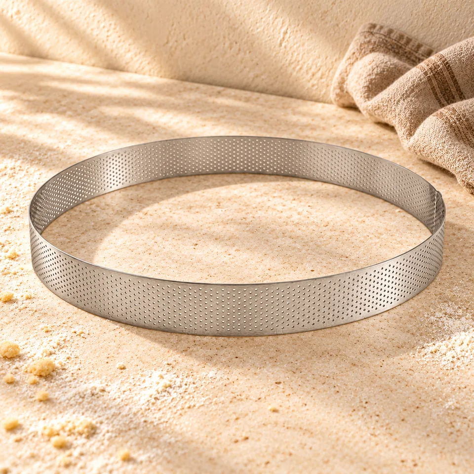 Cercle perforé 26 cm, hauteur 3,5 cm de Gobel, mise en situation en pâtisserie